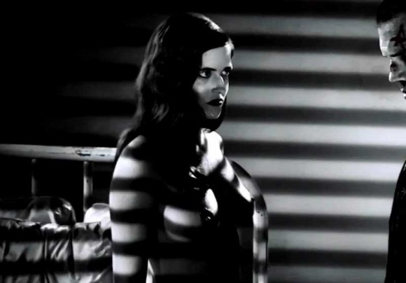 Eva-Green-Topless-in-Sin-City-A-Dame-to-Kill-For-09-580x435