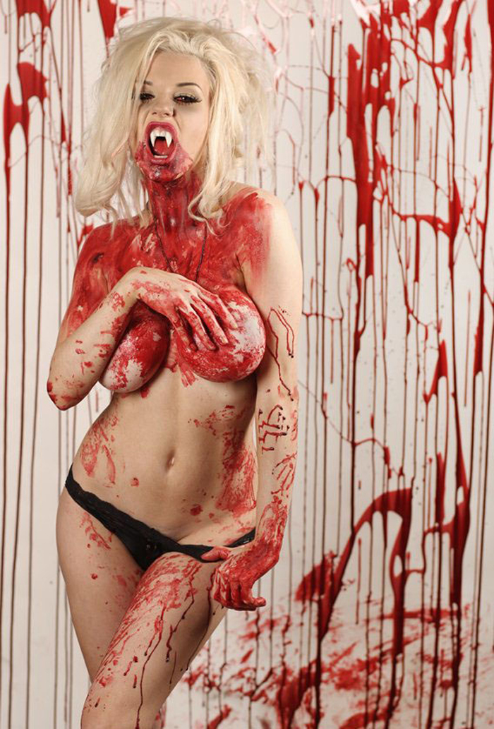 Courtney-Stodden-Blood-Halloween-Kanoni-3