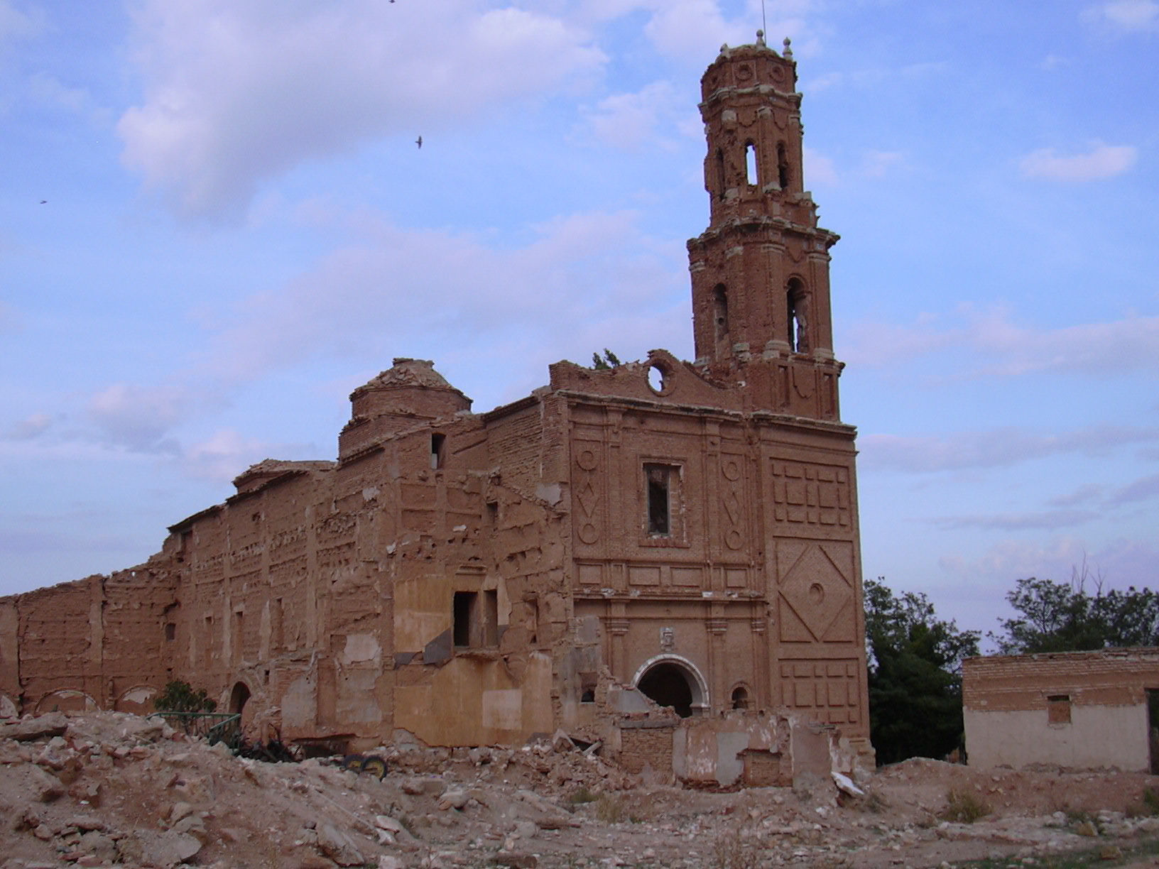 Belchite_-_Iglesia_de_San_Agustín_-_Fachada01