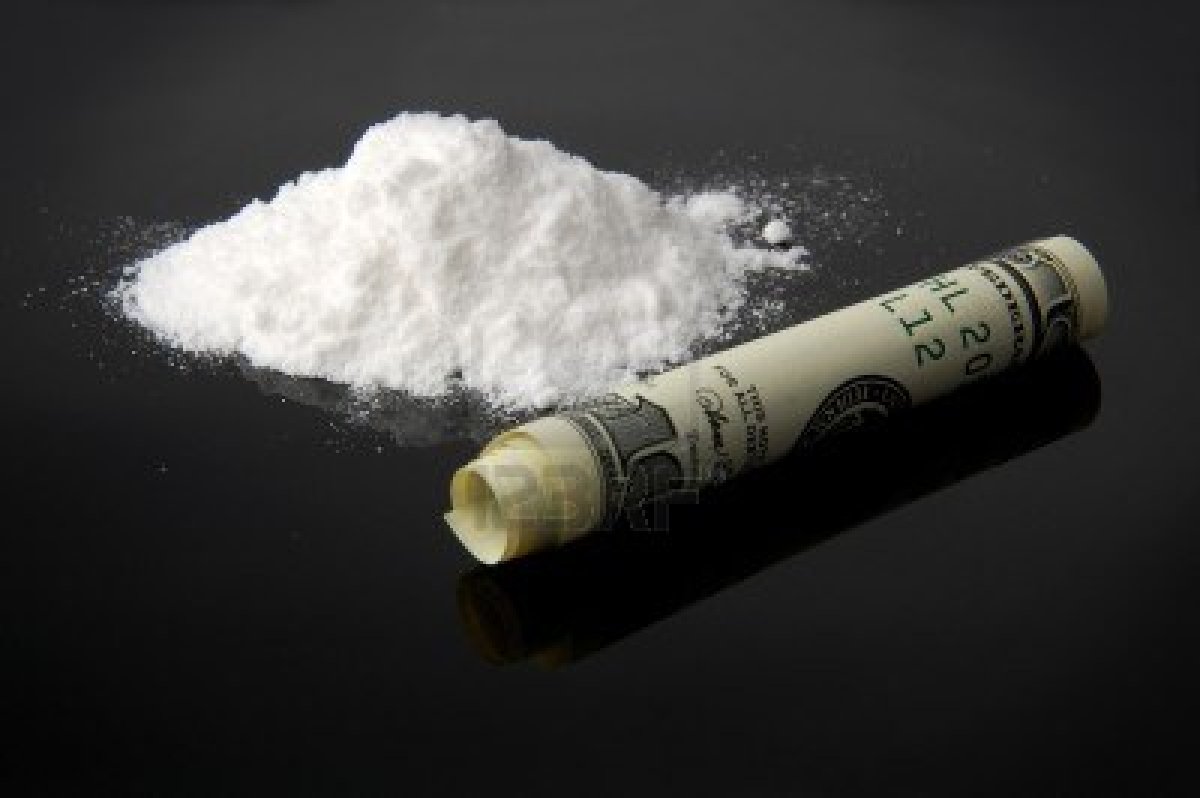 9590539-heap-of-cocaine-and-money-on-a-black-background-drugs-addict